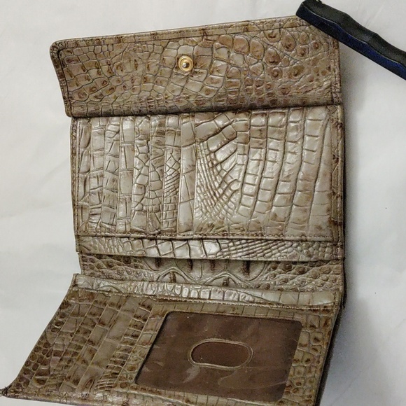 Brahmin Kisslock Wallet - Picture 4 of 9
